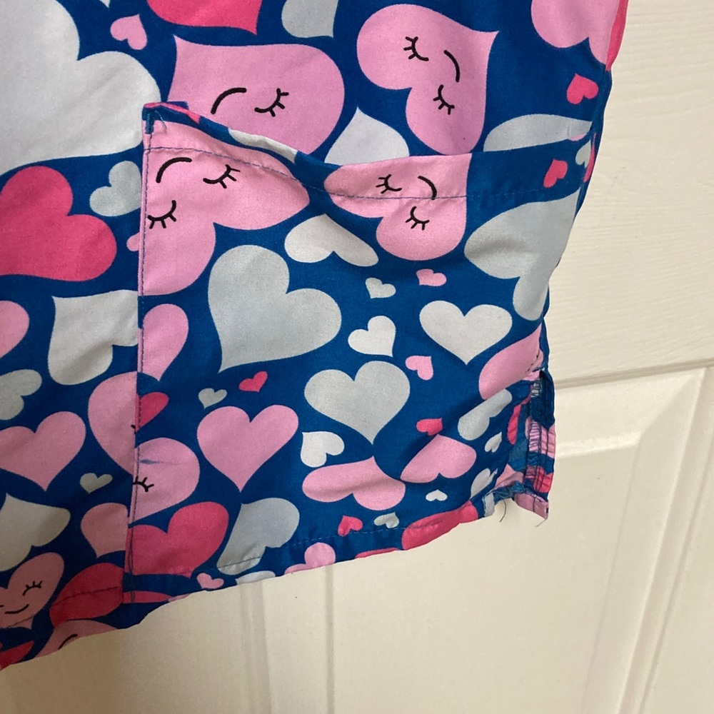 Heart Patterned Scrub Top - Picture 5 of 7